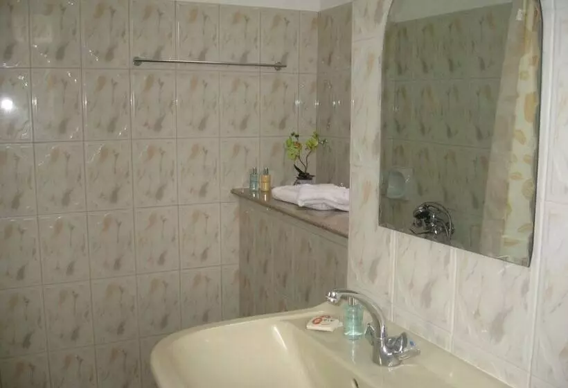 اتاق استاندارد سه نفره, Rayan Tourist Villa