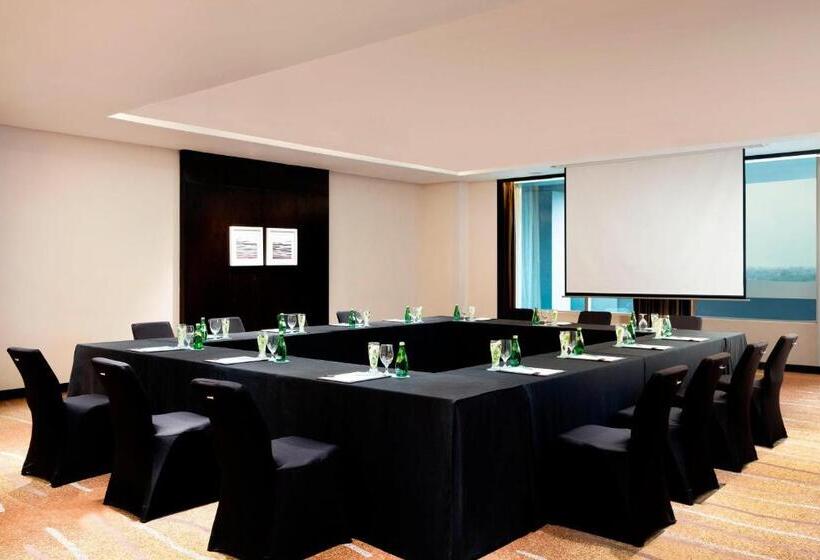 스탠다드 룸 킹사이즈 침대, Le Méridien Dhaka