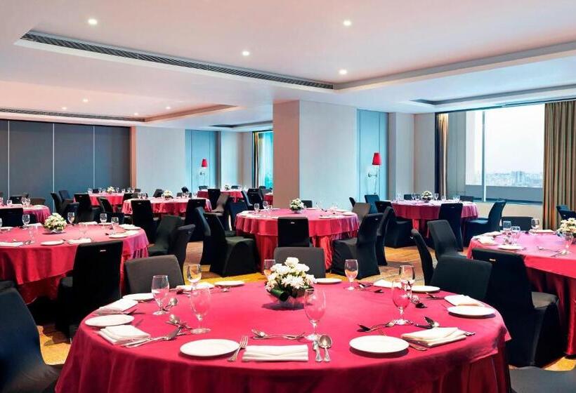 클럽 룸, Le Méridien Dhaka