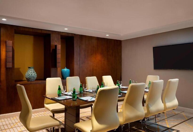 클럽 룸, Le Méridien Dhaka