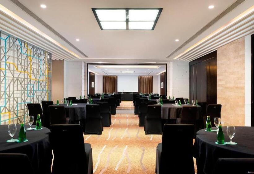 주니어 스위트 킹사이즈 침대, Le Méridien Dhaka