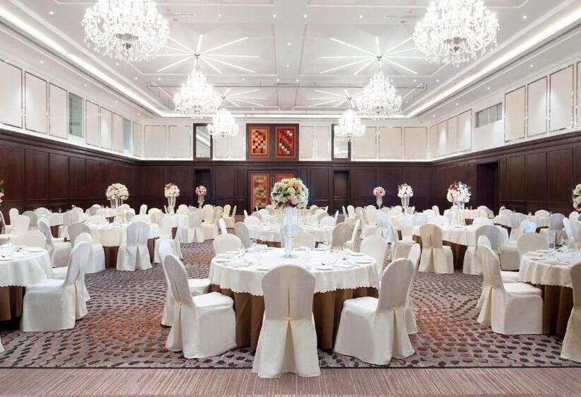 주니어 스위트 킹사이즈 침대, Le Méridien Dhaka