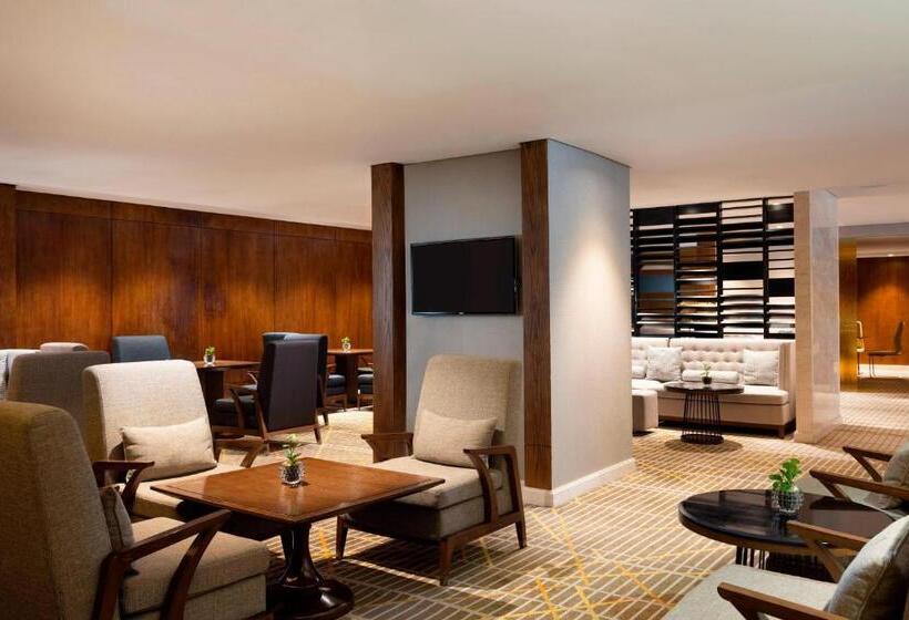 주니어 스위트 킹사이즈 침대, Le Méridien Dhaka