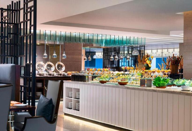 주니어 스위트 킹사이즈 침대, Le Méridien Dhaka