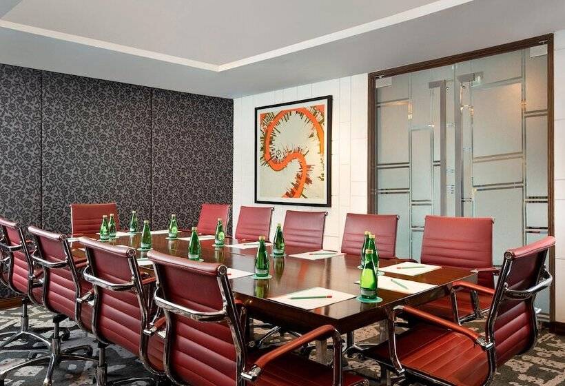 클럽 룸, Le Méridien Dhaka