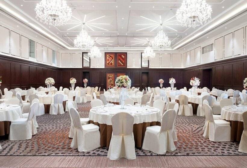 클럽 룸, Le Méridien Dhaka