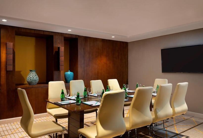 클럽 룸, Le Méridien Dhaka