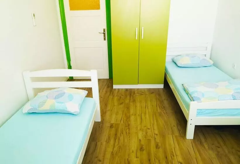 Standard Szoba Megosztott Fürdővel, Chillax Rooms