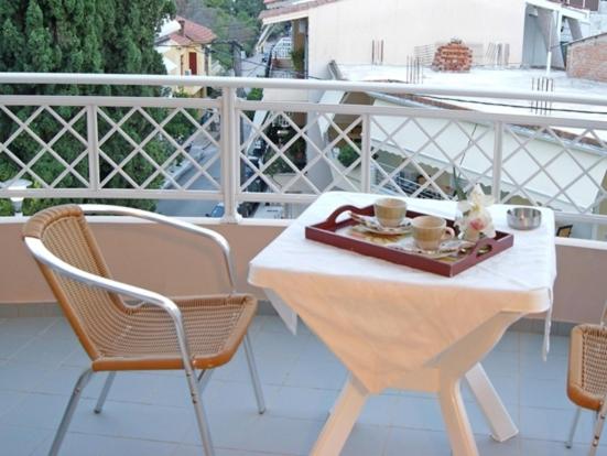 디럭스 스튜디오, Neon Studios