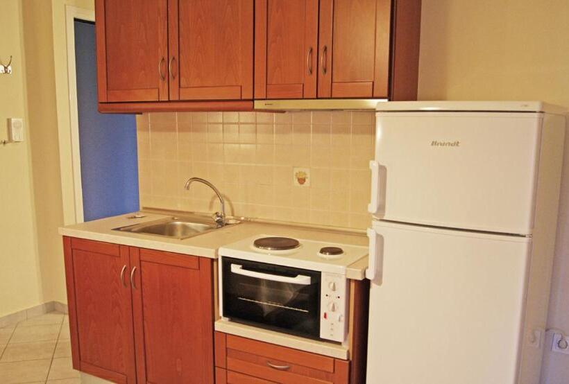 스탠다드 스튜디오 바다 전망, Neon Studios