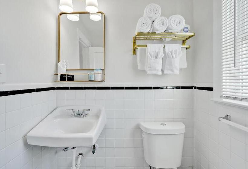 Номер Стандарт, The Starlite Inn