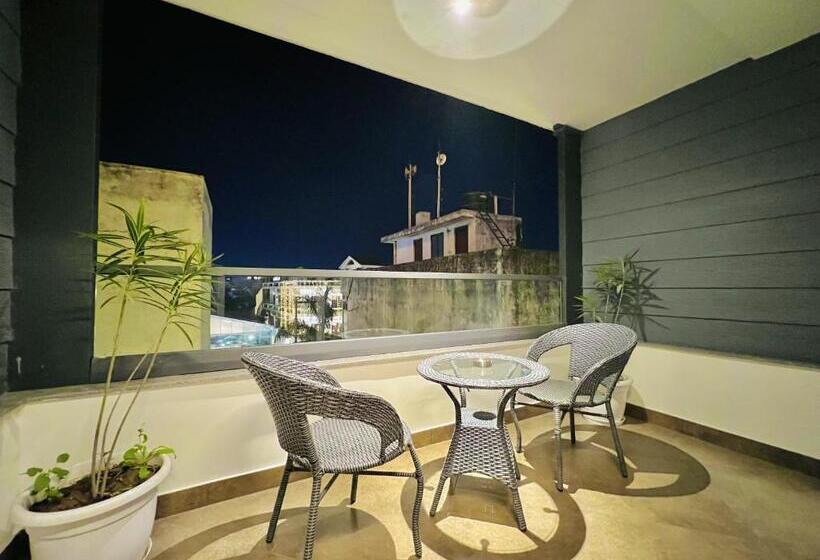 Pokój Rodzinny, Sj Paradise