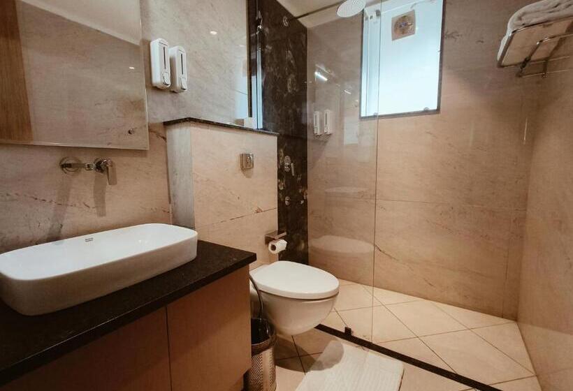 Pokój Rodzinny, Sj Paradise