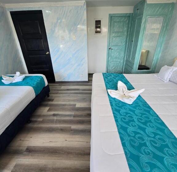 اتاق استاندارد سه نفره, Zafiro Boutique