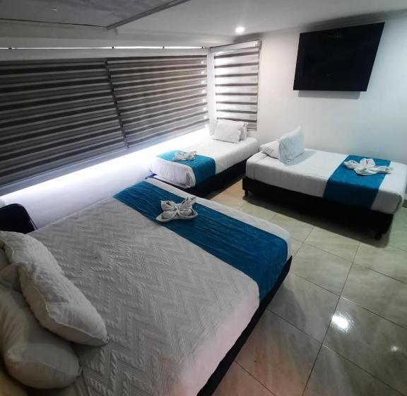 اتاق کلاسیک چهارنفره, Zafiro Boutique