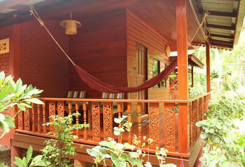 디럭스 룸, Longtail Beach Resort