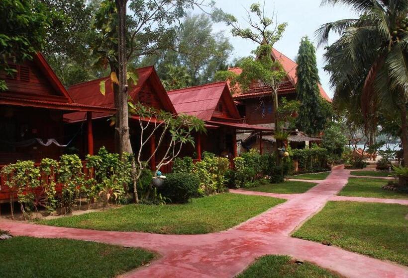 بنجلو عائلى, Longtail Beach Resort