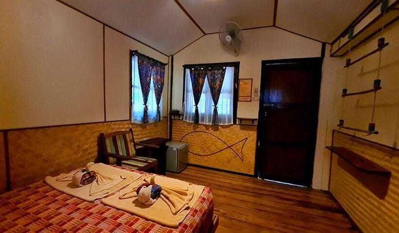 스탠다드 방갈로, Longtail Beach Resort