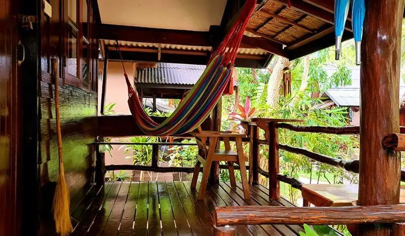 スタンダードバンガロー, Longtail Beach Resort