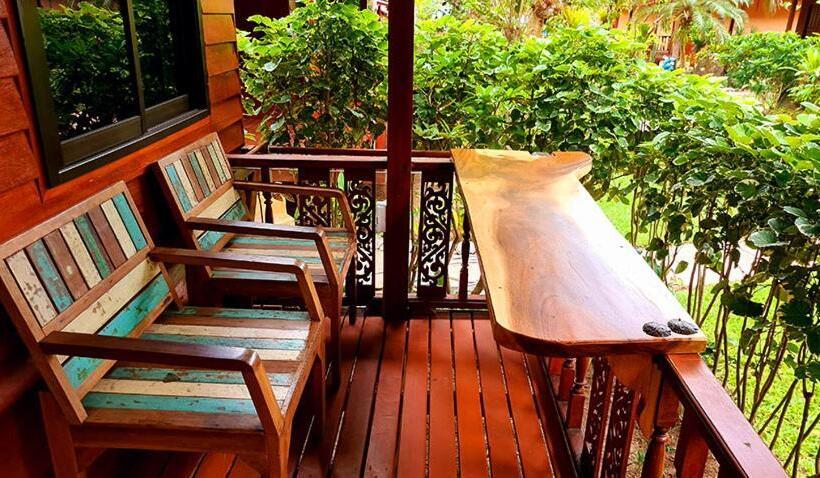 디럭스 4인 룸, Longtail Beach Resort