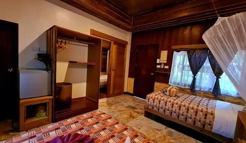 デラックスの４人部屋, Longtail Beach Resort