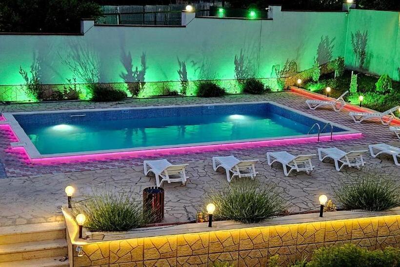 سوئیت با بالکن, Sierra Hotel Tbilisi