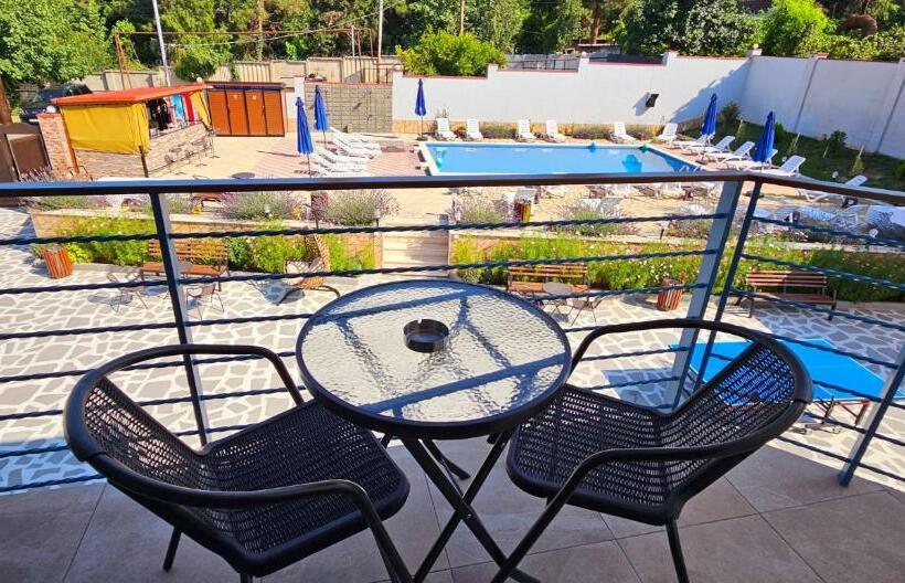 سوئیت با بالکن, Sierra Hotel Tbilisi