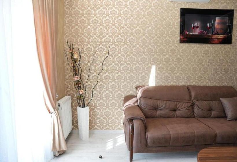 سوئیت با بالکن, Sierra Hotel Tbilisi