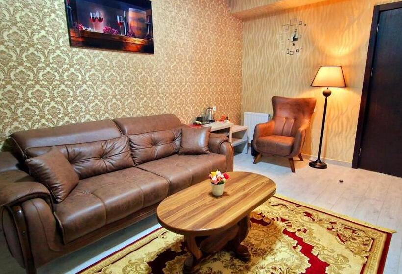 سوئیت با بالکن, Sierra Hotel Tbilisi