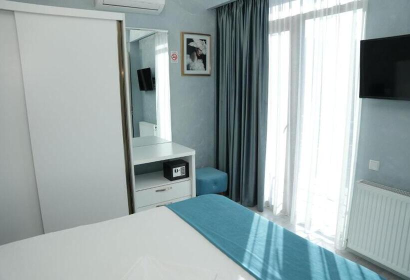 سوئیت با بالکن, Sierra Hotel Tbilisi