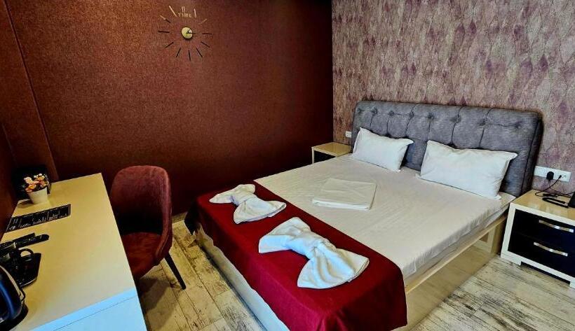 اتاق استاندارد با چشم‌انداز باغ, Sierra Hotel Tbilisi