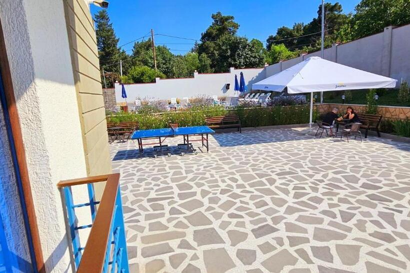 اتاق لوکس با بالکن, Sierra Hotel Tbilisi