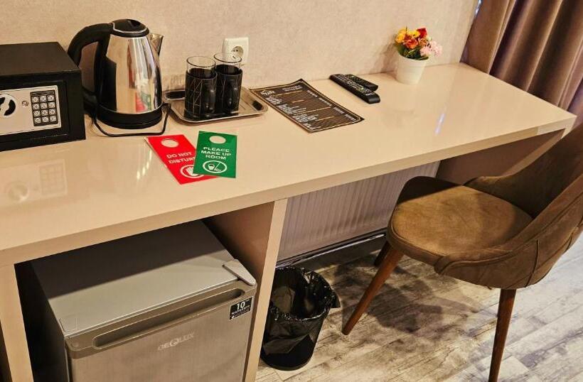 اتاق لوکس با بالکن, Sierra Hotel Tbilisi