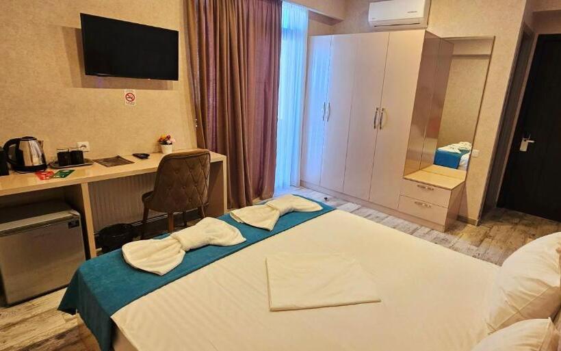 اتاق لوکس با بالکن, Sierra Hotel Tbilisi