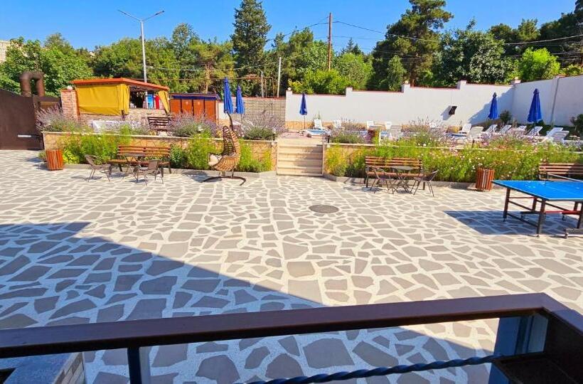 اتاق استاندارد با چشمانداز استخر, Sierra Hotel Tbilisi