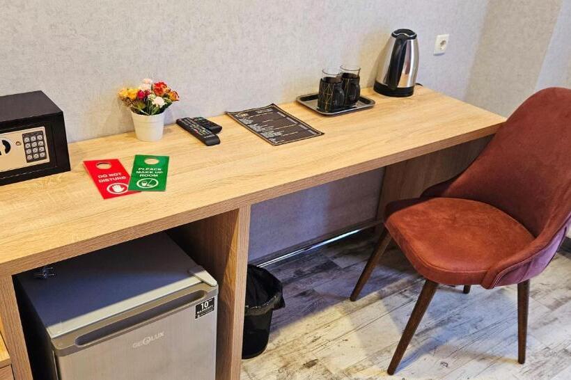 اتاق استاندارد با چشمانداز استخر, Sierra Hotel Tbilisi
