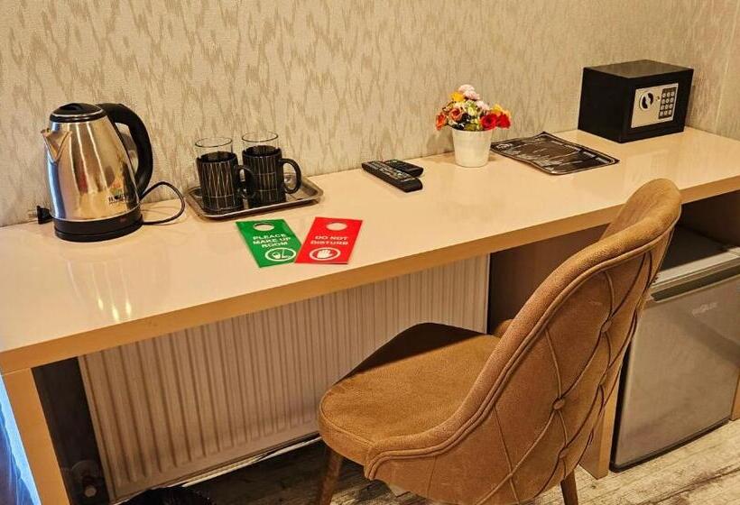 اتاق استاندارد با بالکن, Sierra Hotel Tbilisi