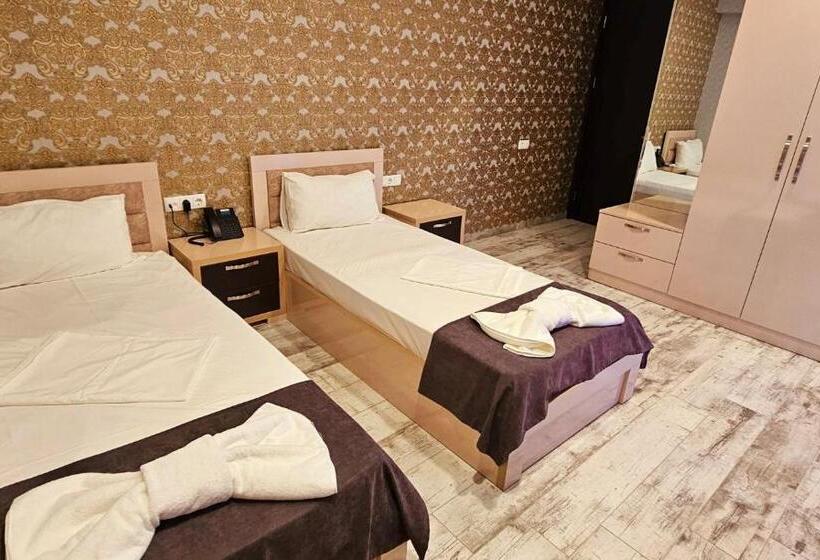 اتاق استاندارد با بالکن, Sierra Hotel Tbilisi