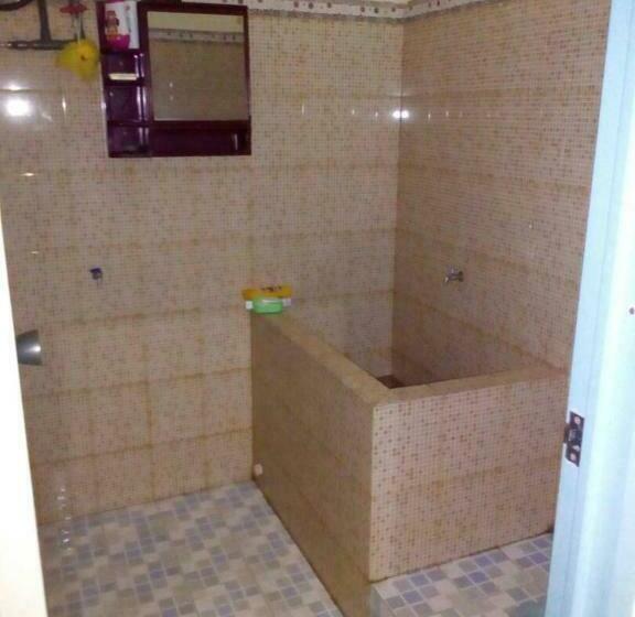 חדר משפחתי, Azalea Homestay