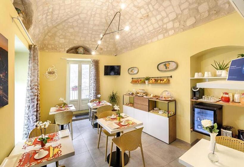 اتاق استاندارد با بالکن, Via Barocca