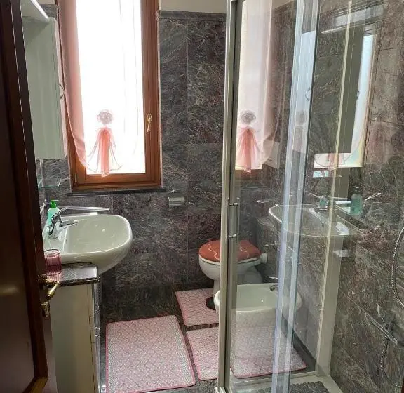 اتاق استاندارد با سرویس بهداشتی مشترک, B&b Villa Caterina