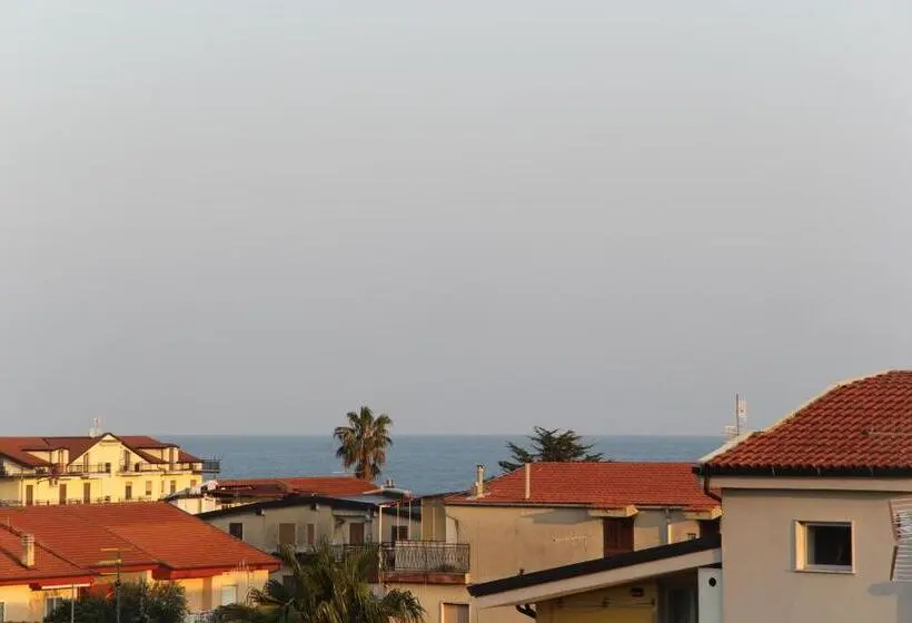 اتاق استاندارد سه نفره, La Dea Dell Abbondanza