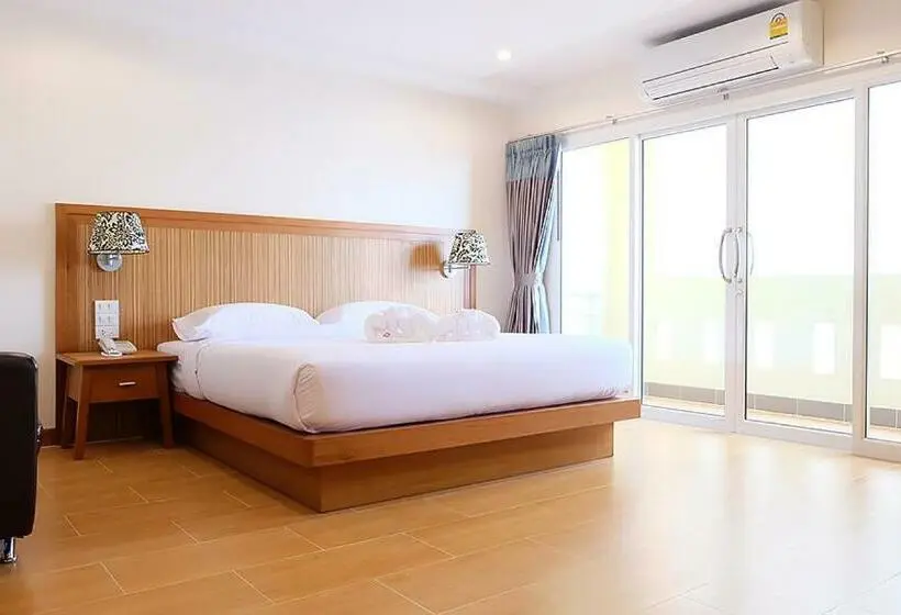 デラックスルーム, Dhotel Pattaya