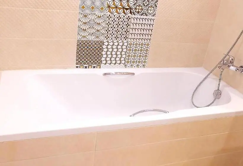 デラックスルーム, Dhotel Pattaya