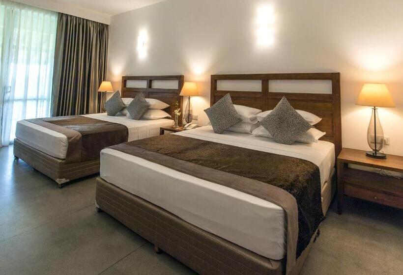 חדר דלוקס לשלושה, Earls Rajarata