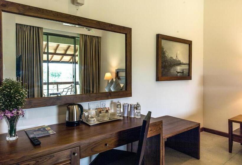 חדר דלוקס עם מרפסת, Earls Rajarata