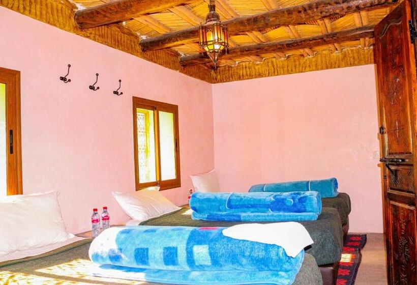 חדר סטנדרטי לארבעה עם חדר אמבטיה משותף, Kasbah Du Roches Armed