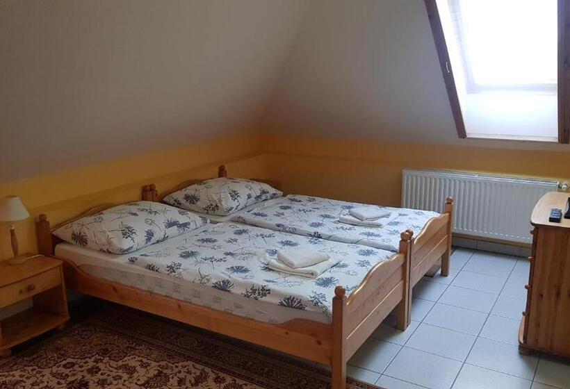 סוויטה משפחתית, Ada Apartmanház