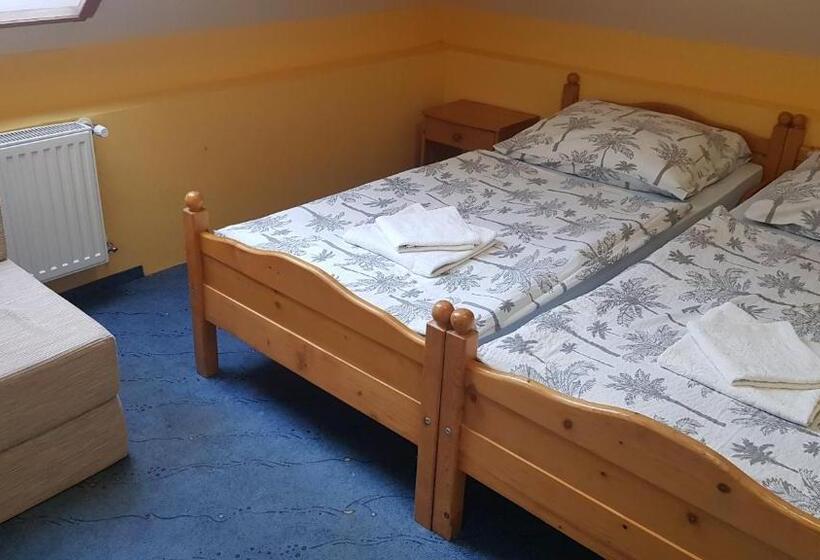 סוויטה משפחתית, Ada Apartmanház