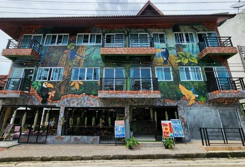 تختخواب در اتاق مشترک, Save Hostel